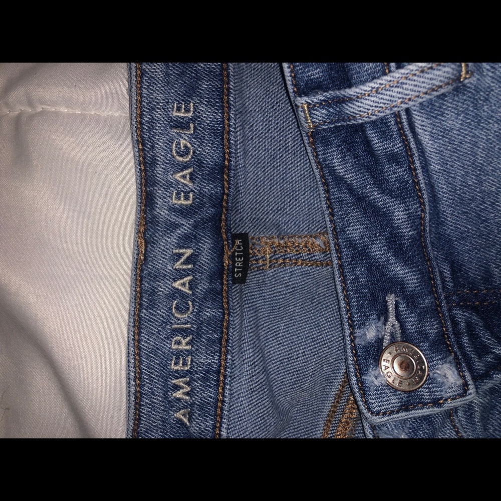 AMERICAN EAGLE CURVY MOM JEANS